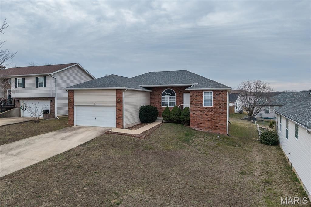 105 Hillcrest Court, Saint Robert, MO 65584 Main Photo