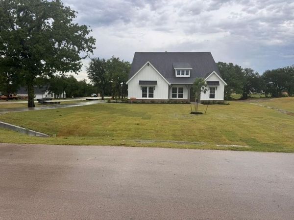 160 Oak Grove Way, Springtown, TX 76082