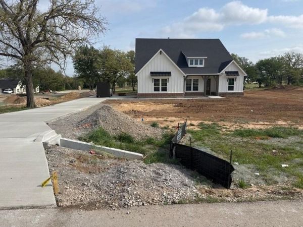 160 Oak Grove Way, Springtown, TX 76082