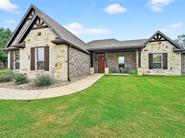 686 Cypress Point Drive, Gunter, TX 75058