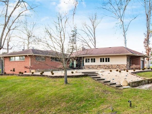 2835 West Drive, Zanesville, OH 43701