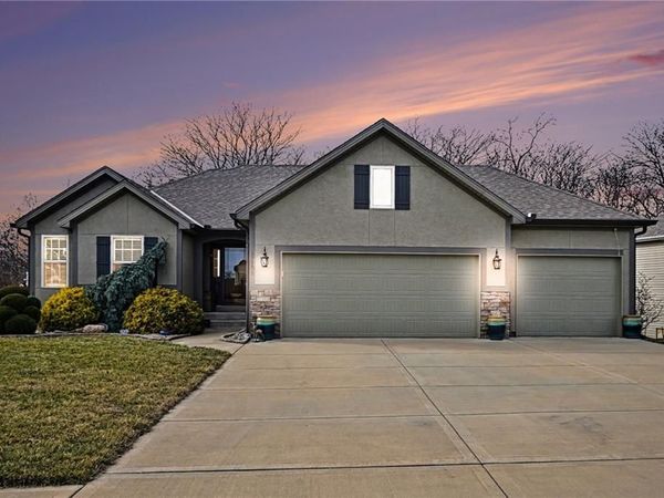 17702 Greyhawke Ridge, Smithville, MO 64089