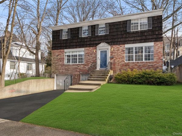 34 Wooleys Lane, Great Neck, NY 11023