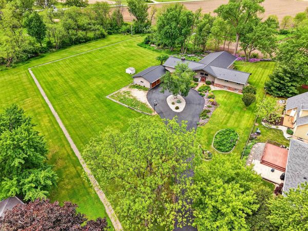 1 Horseshoe Lane, Black Earth, WI 53515