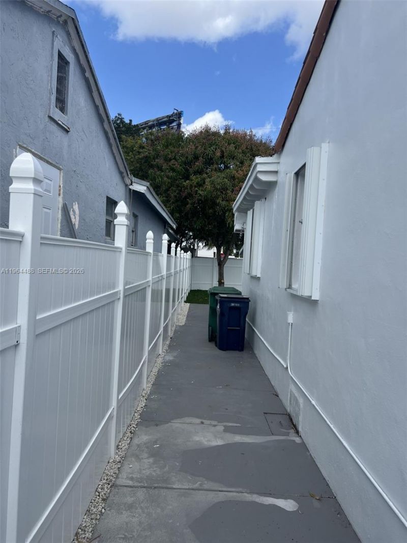 6823 SW 25th St , Miami, FL 33155 Photo