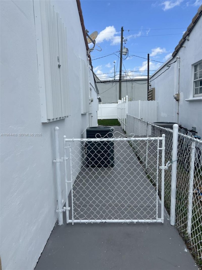 6823 SW 25th St , Miami, FL 33155 Photo