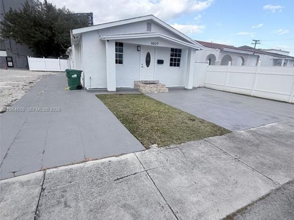 6829 SW 25th St , Miami, FL 33155
