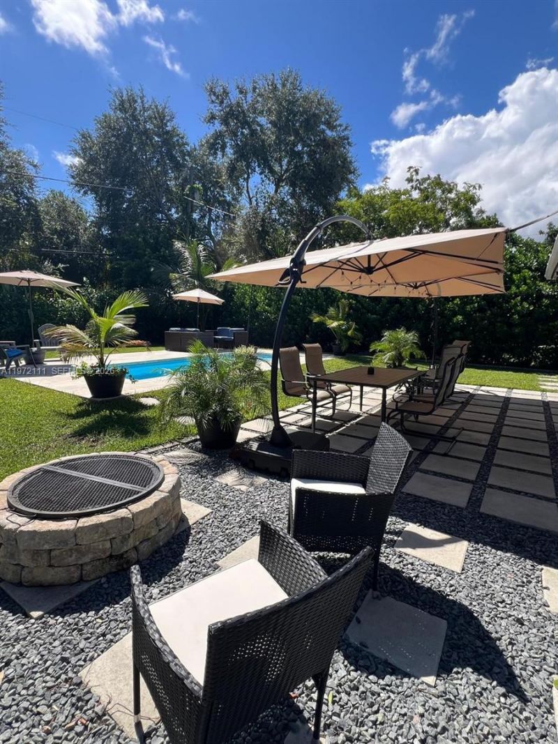 1430 NE 149th St, Miami, FL 33161 Photo