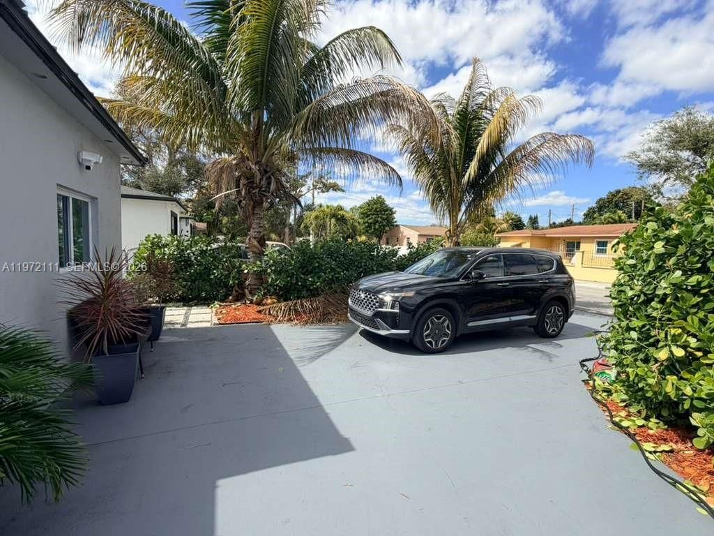 1430 NE 149th St, Miami, FL 33161 Photo