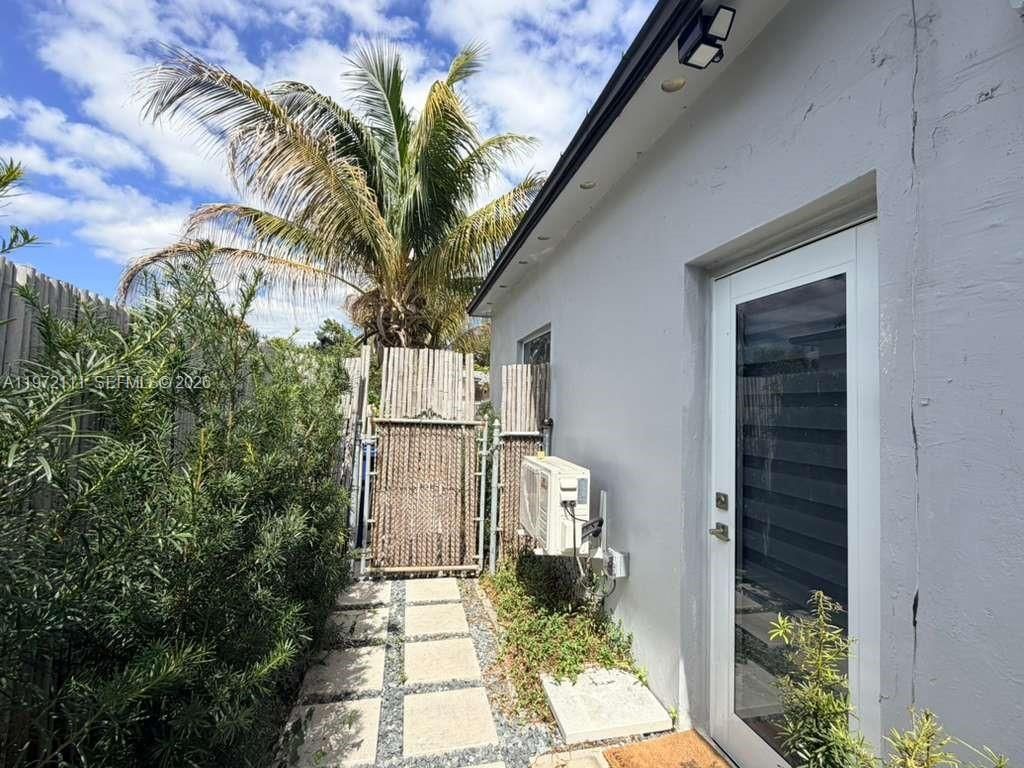 1430 NE 149th St, Miami, FL 33161 Photo