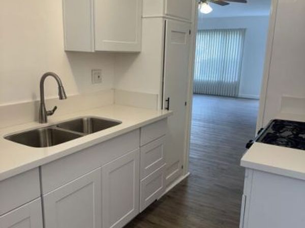 2560 Venice Boulevard, Los Angeles, CA 90019