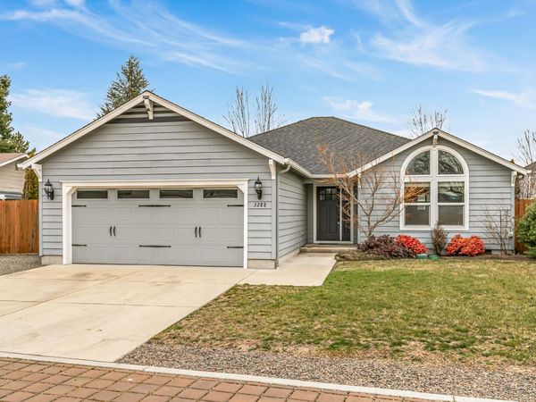 3288 Grant Road, Central Point, OR 97502