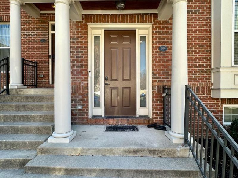 199 E Rochelle Street, Cincinnati, OH 45219 Photo 3