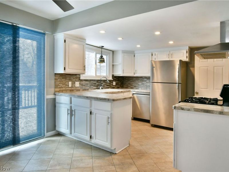 889 Edenridge Drive, Youngstown, OH 44512 Photo 11