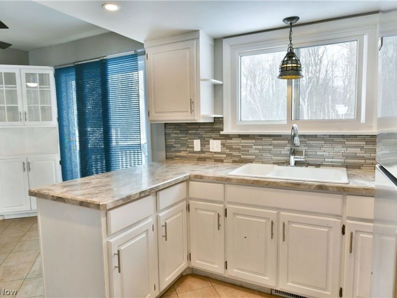 889 Edenridge Drive, Youngstown, OH 44512 Photo 16