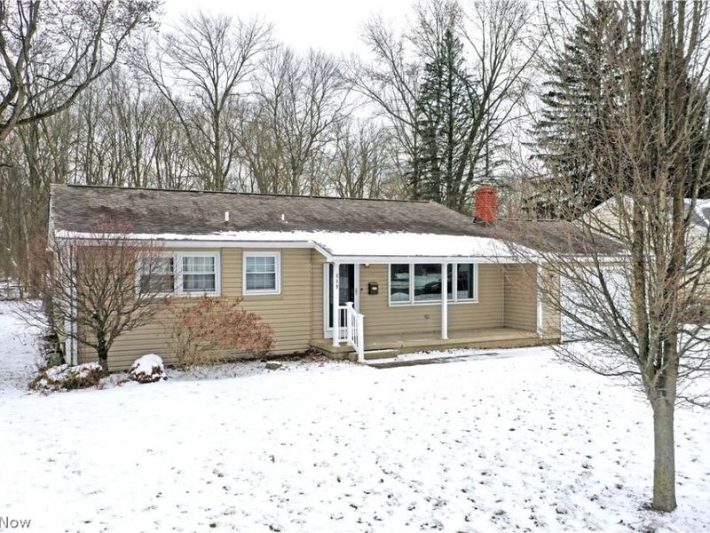 889 Edenridge Drive, Youngstown, OH 44512 Photo 2