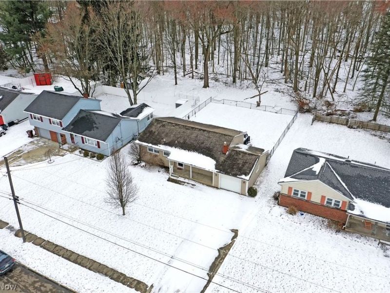 889 Edenridge Drive, Youngstown, OH 44512 Photo 3