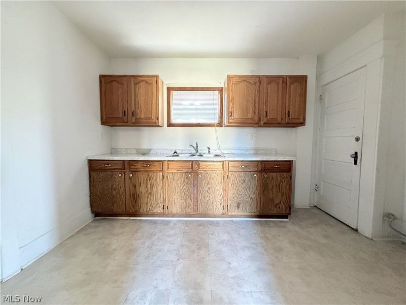 1433 Kenmore Boulevard, Unit 1, Akron, OH 44314 Photo 12