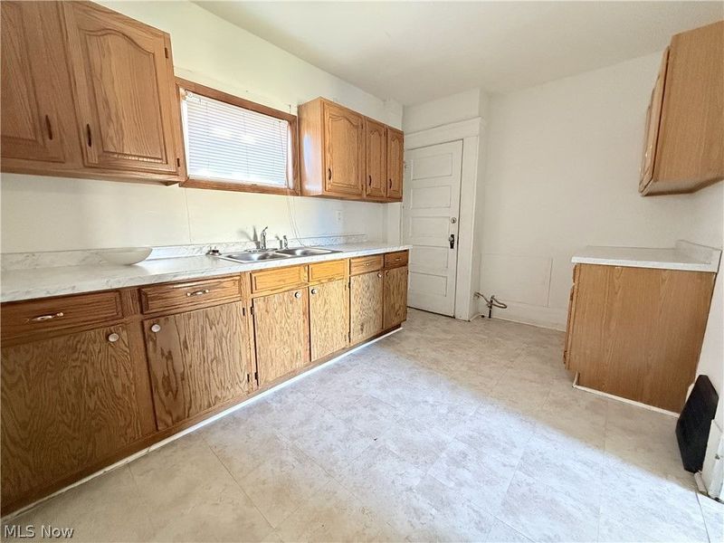 1433 Kenmore Boulevard, Unit 1, Akron, OH 44314 Photo 13