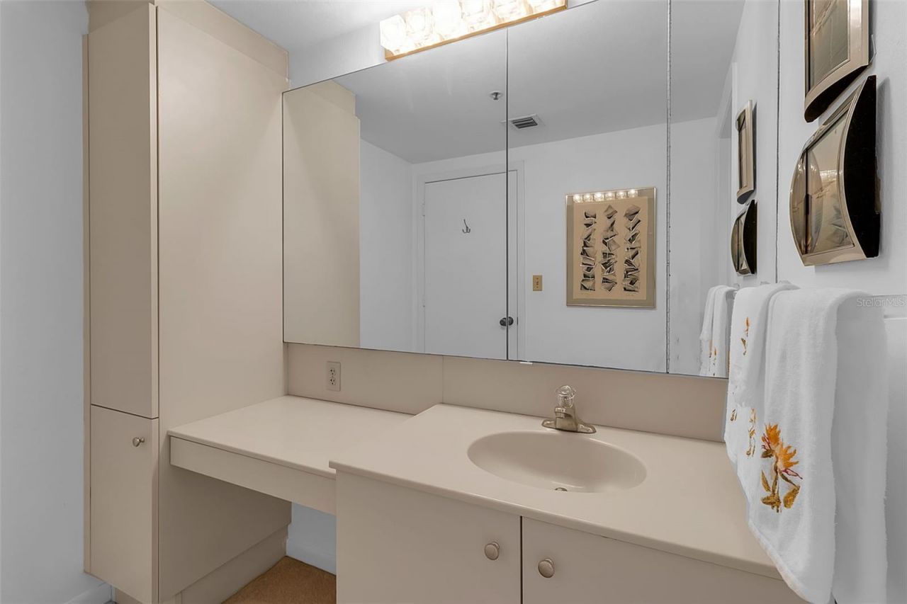 2110 Harbourside Drive, Unit 523, Longboat Key, FL 34228 Photo