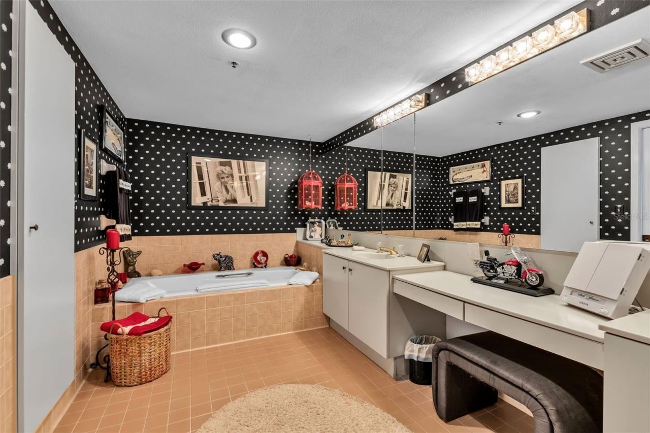 2110 Harbourside Drive , Unit 523, Longboat Key, FL 34228 Photo