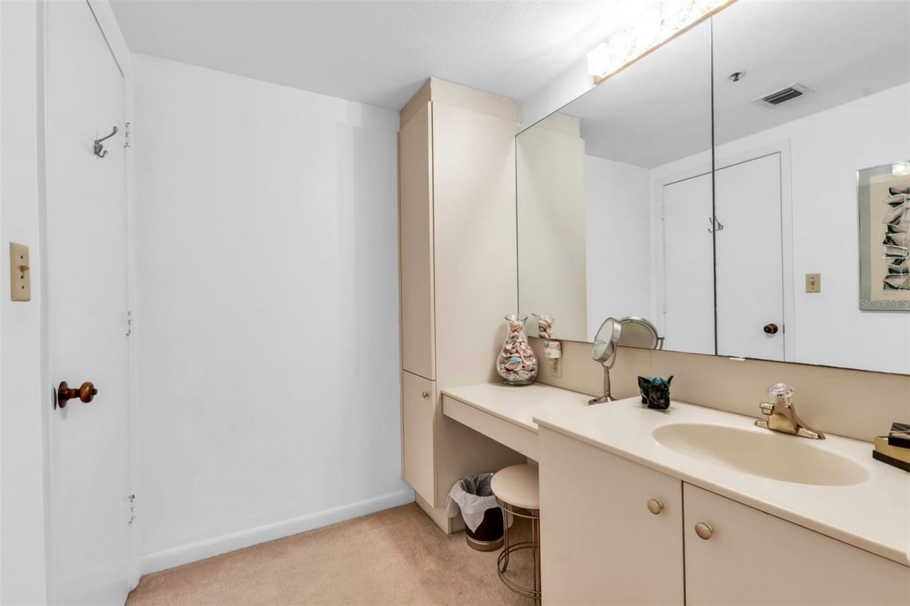 2110 Harbourside Drive , Unit 523, Longboat Key, FL 34228 Photo