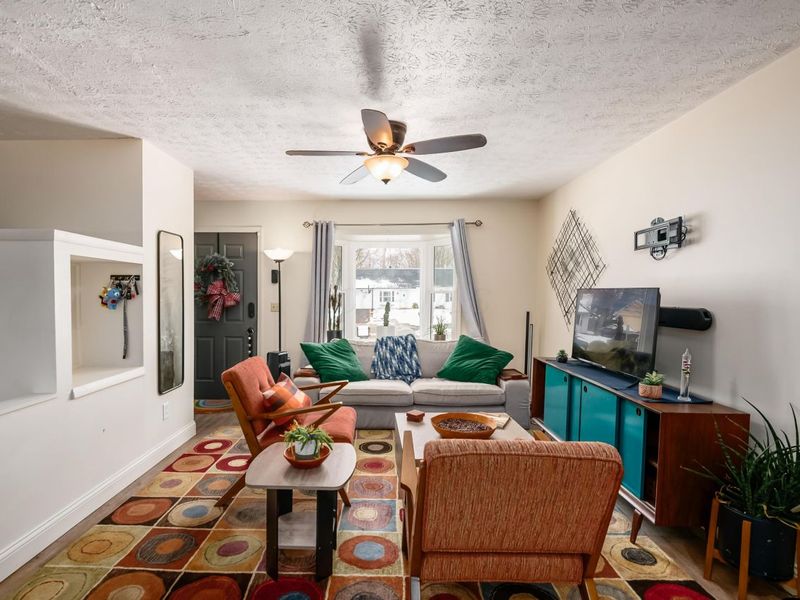 613 Mistletoe Street, Columbus, OH 43230 Photo 5