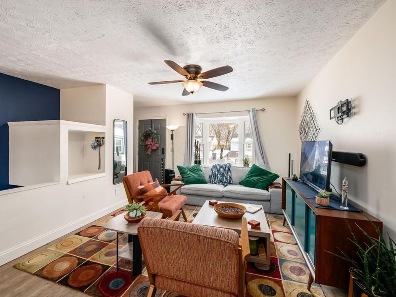 613 Mistletoe Street, Columbus, OH 43230 Photo 6