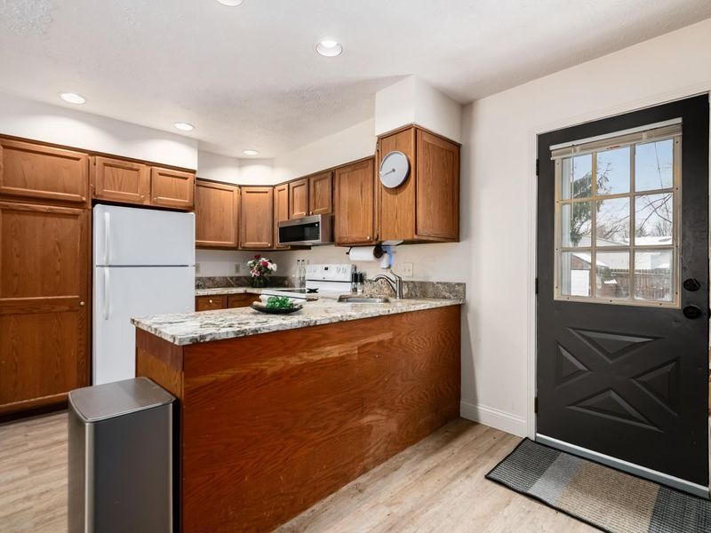 613 Mistletoe Street, Columbus, OH 43230 Photo 9