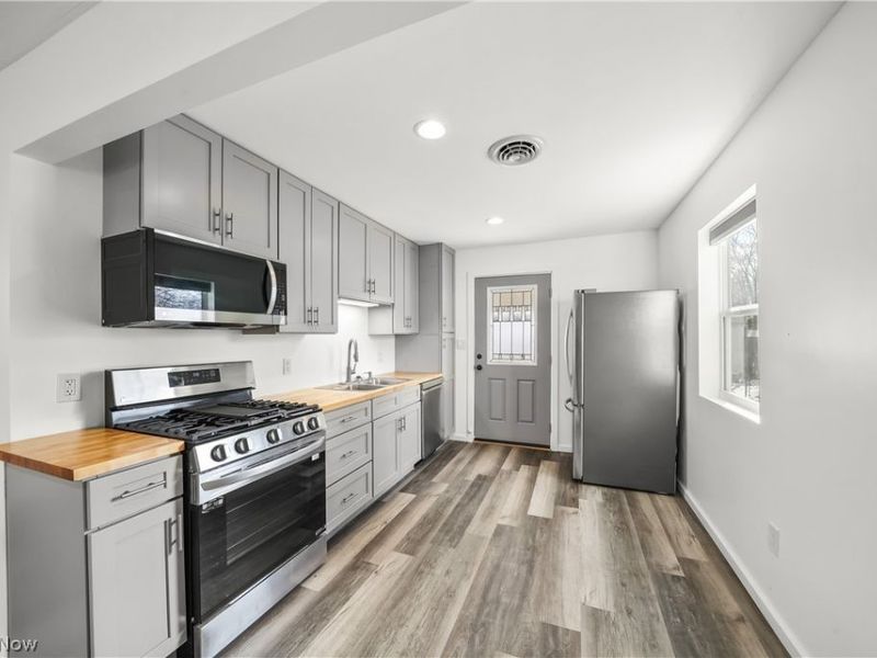 414 Maple Drive, Newton Falls, OH 44444 Photo 23