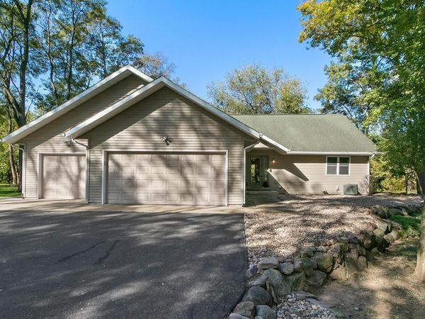 831 Island Court, Baraboo, WI 53913