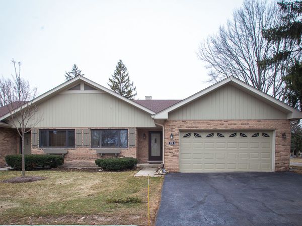 238 Royal Lane, Bloomingdale, IL 60108