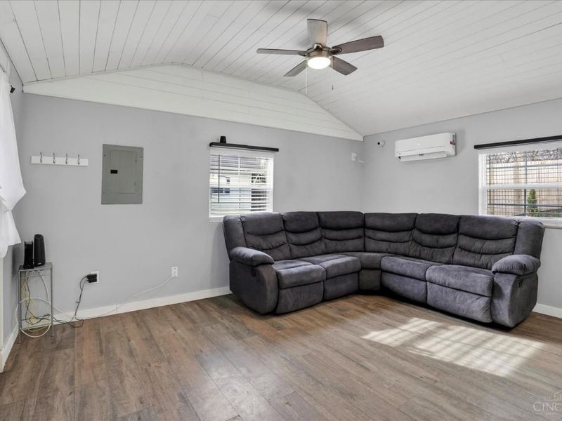 6582 Wizard Of Oz Way, Paint Twp, OH 45133 Photo 4