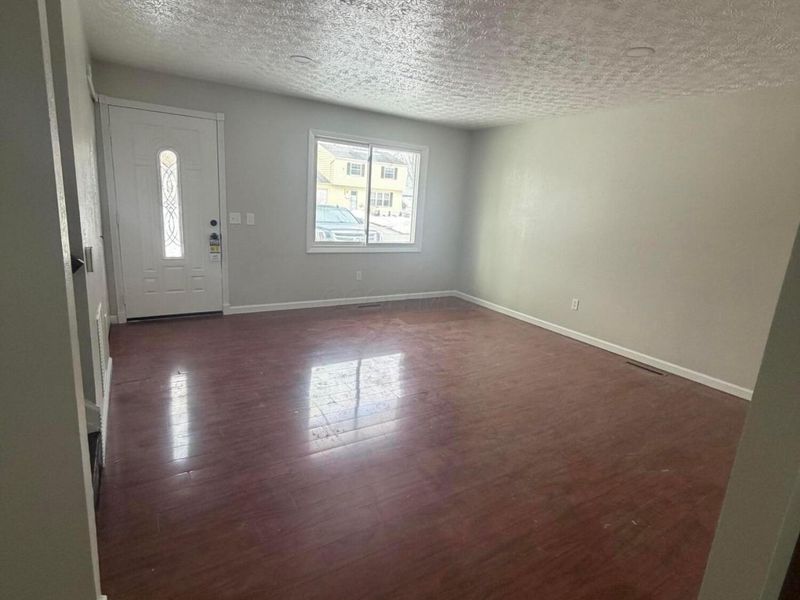 4465 Paxton Drive S, Hilliard, OH 43026 Photo 2