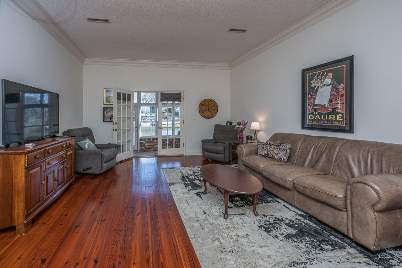 205 Woodlake Drive Photo 10