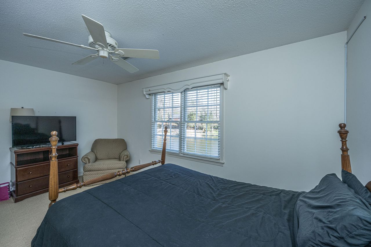 205 Woodlake Drive Photo 23