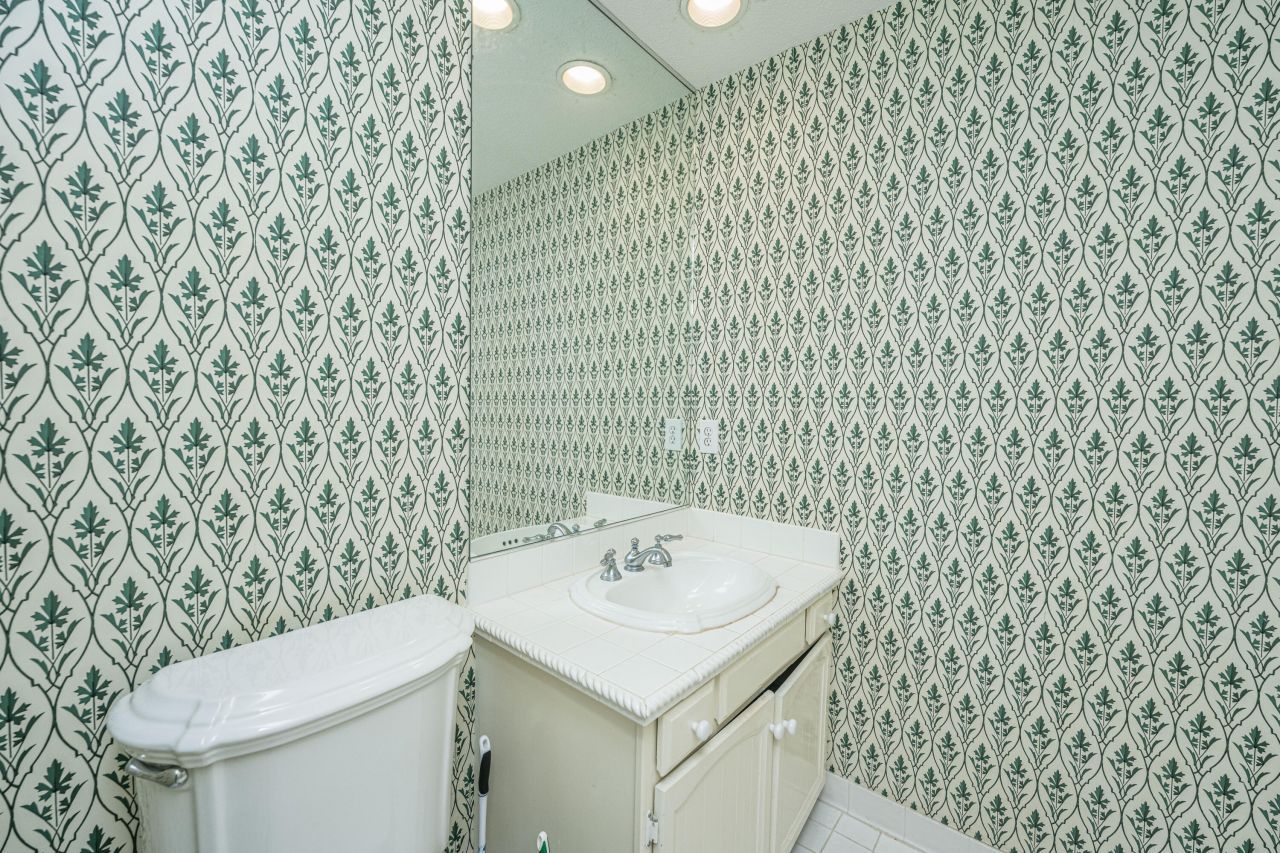 205 Woodlake Drive Photo 24