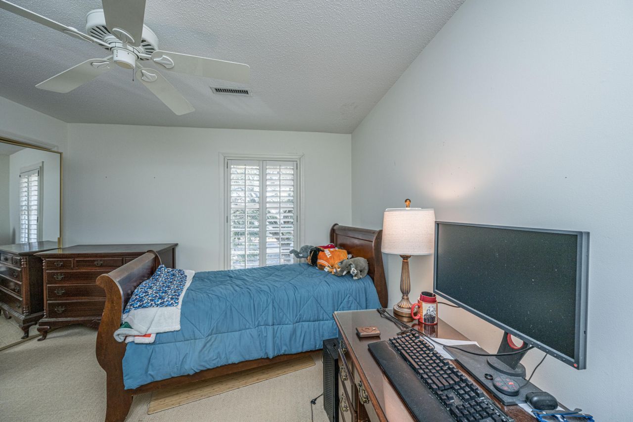 205 Woodlake Drive Photo 28