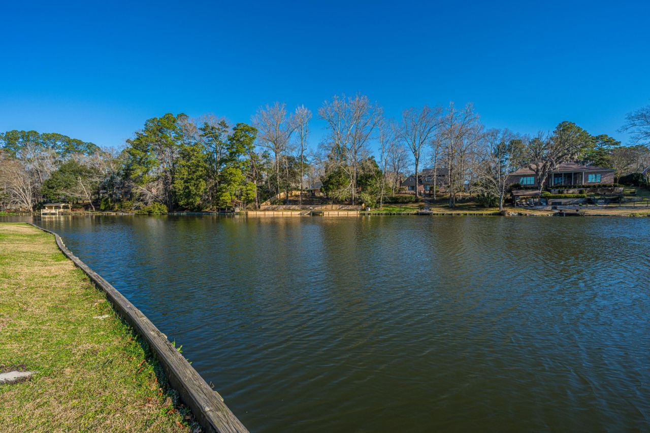 205 Woodlake Drive Photo 34