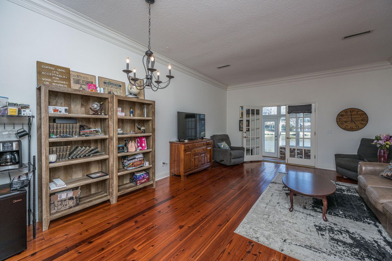 205 Woodlake Drive Photo 4