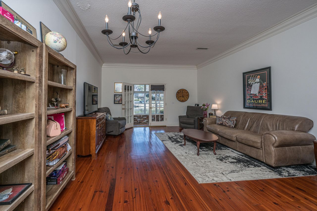 205 Woodlake Drive Photo 9