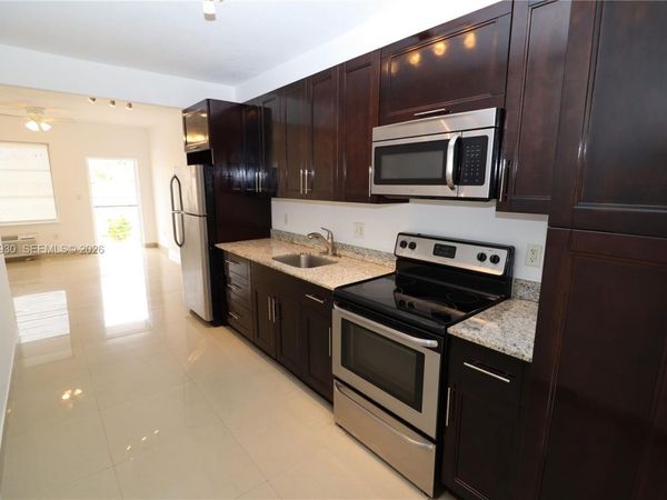 540 74th St, Unit 10, Miami Beach, FL 33141