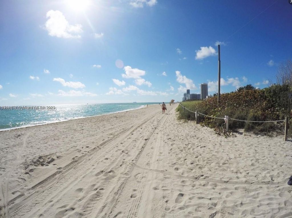 540 74th St, Unit 10, Miami Beach, FL 33141 Photo