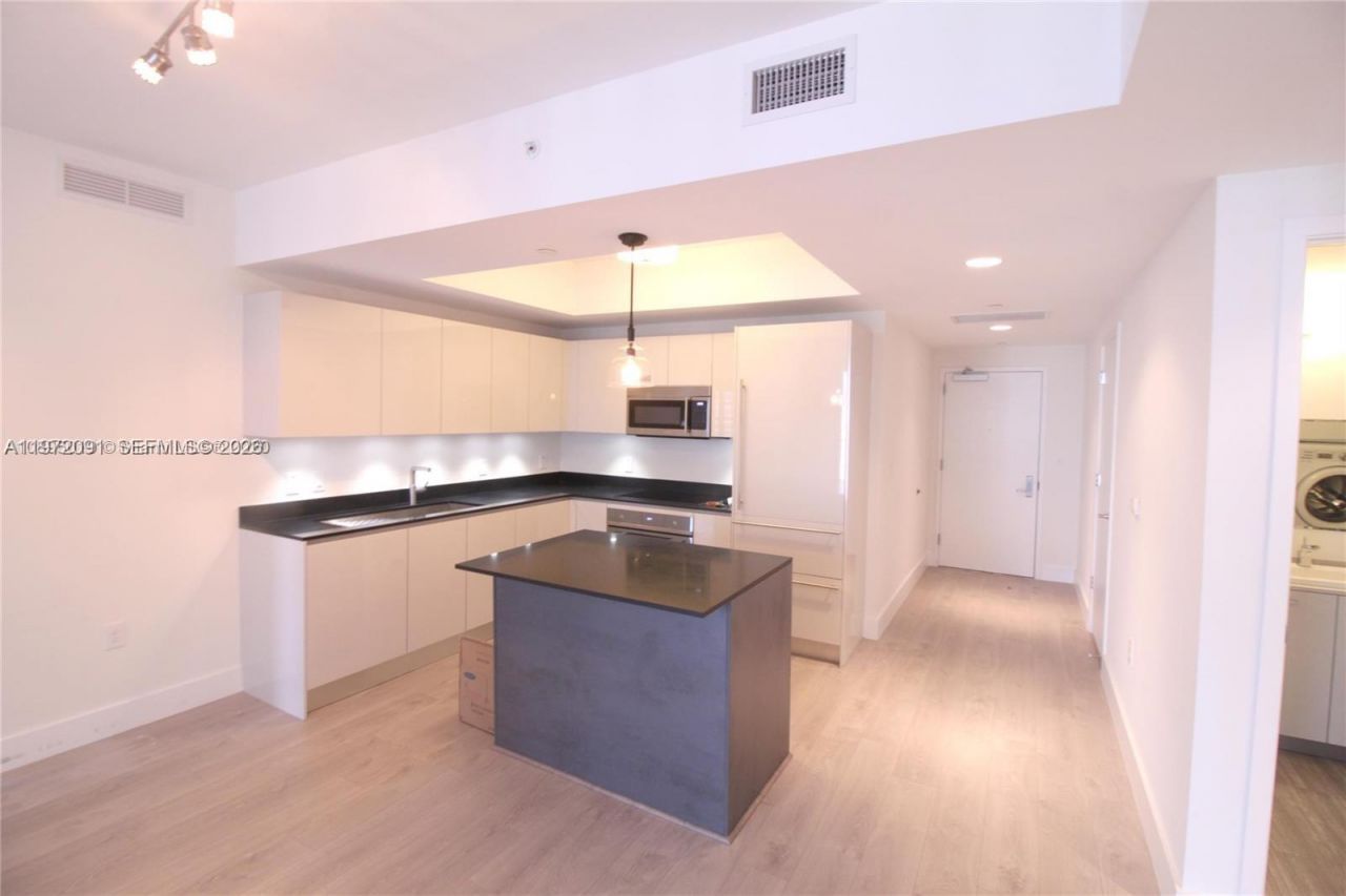 1010 Brickell Ave, Unit 3509, Miami, FL 33131 Photo