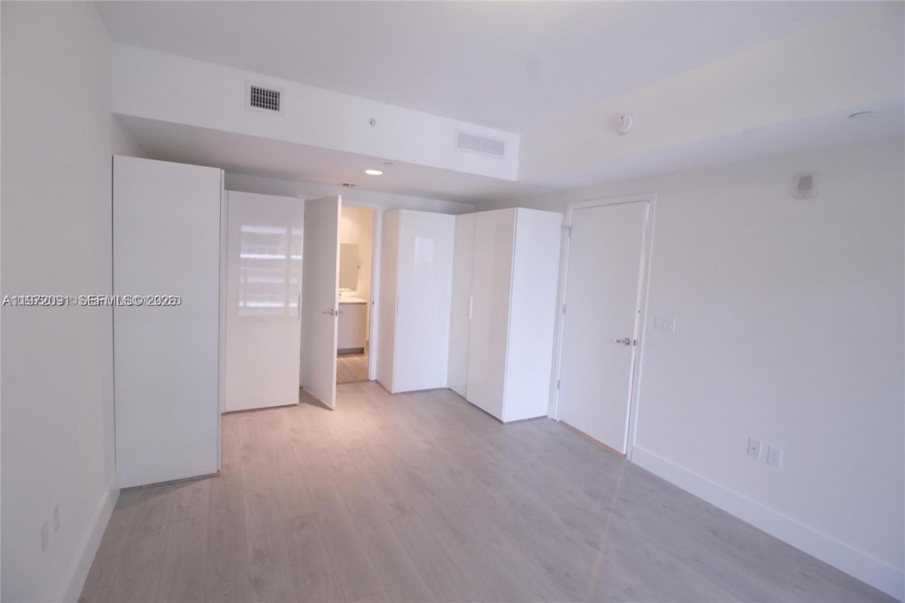 1010 Brickell Ave, Unit 3509, Miami, FL 33131 Photo