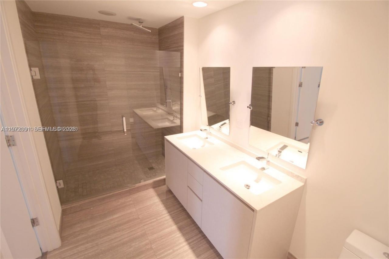 1010 Brickell Ave, Unit 3509, Miami, FL 33131 Photo