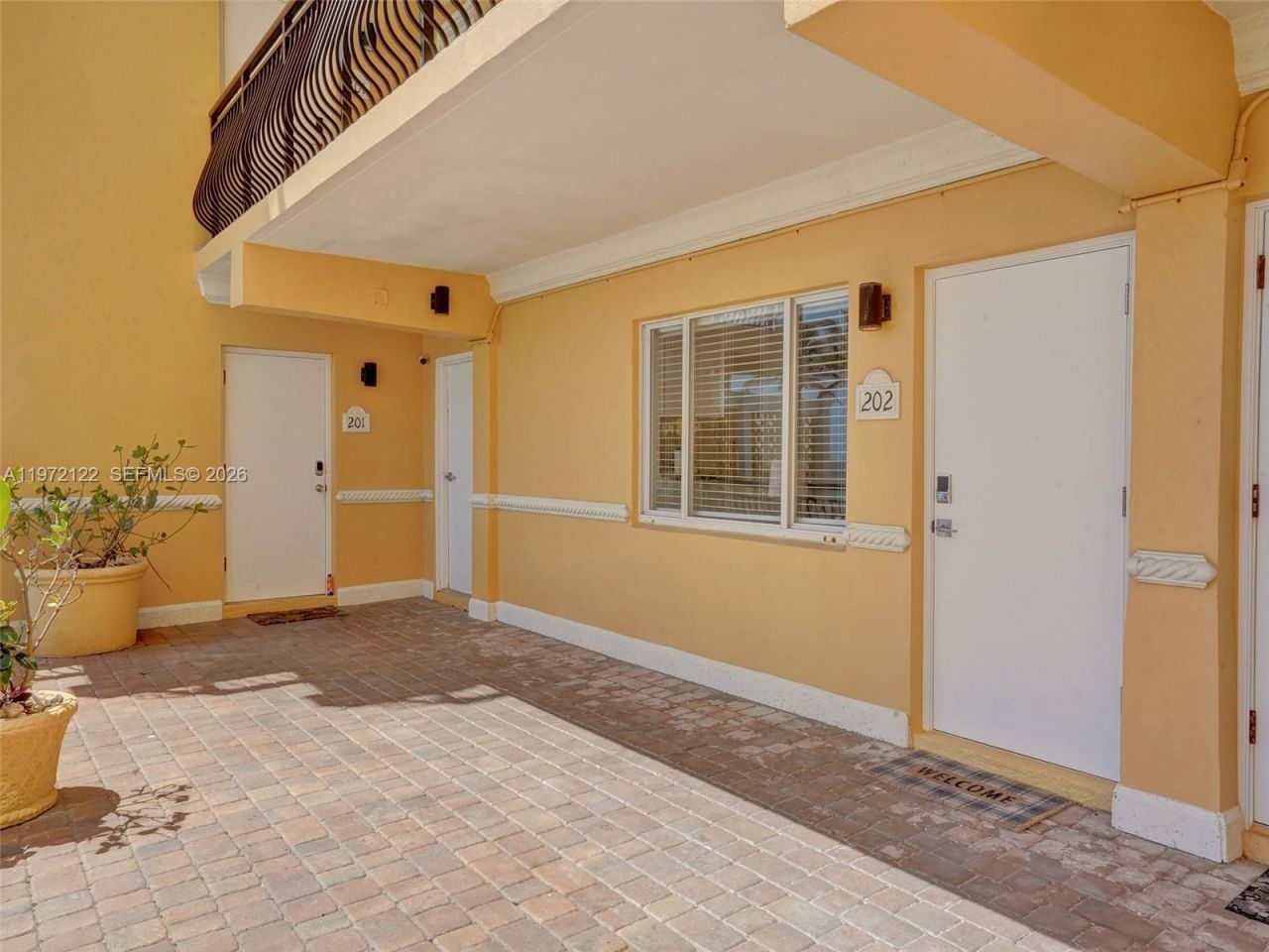 1815 N Surf Rd , Unit 202, Hollywood, FL 33019 Photo