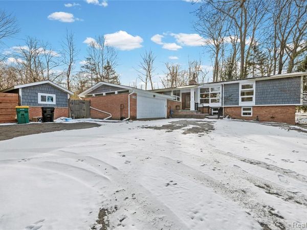 32998 Biddestone Lane, Farmington Hills, MI 48334