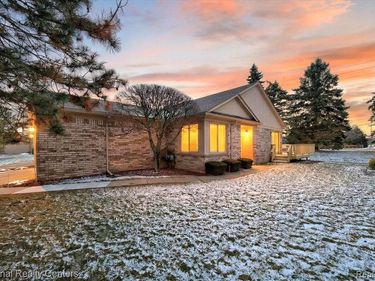 19060 Fortuna Drive S, Clinton Twp, MI 48038