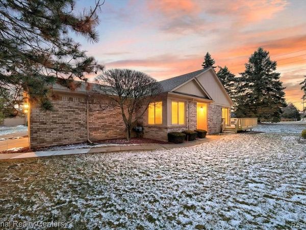 19060 Fortuna Drive S, Clinton Twp, MI 48038